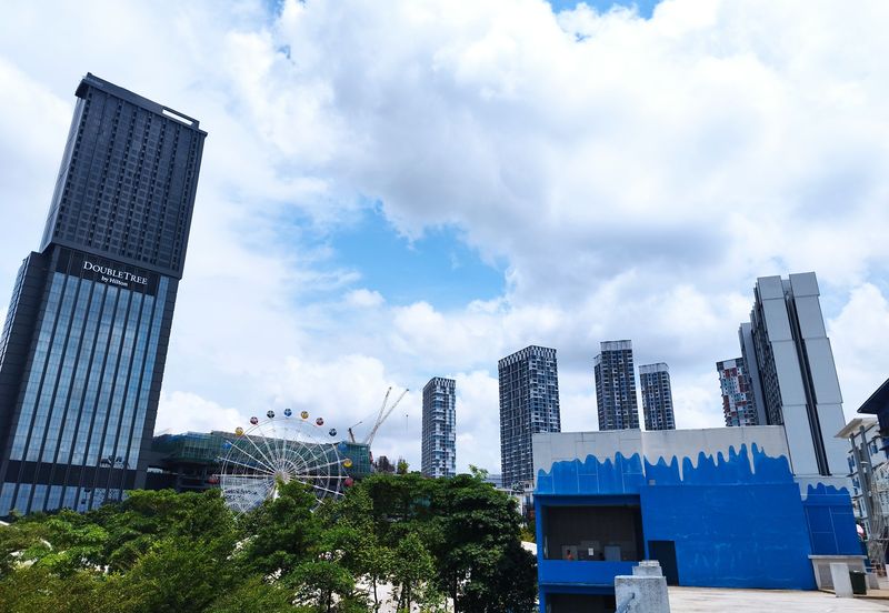 I Residence @ I City