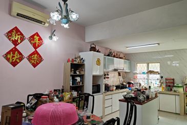 Corner lot Kota Kemuning 