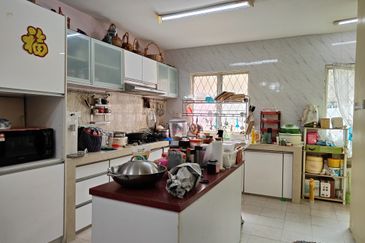 Corner lot Kota Kemuning 