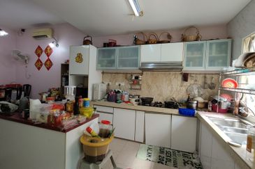 Corner lot Kota Kemuning 