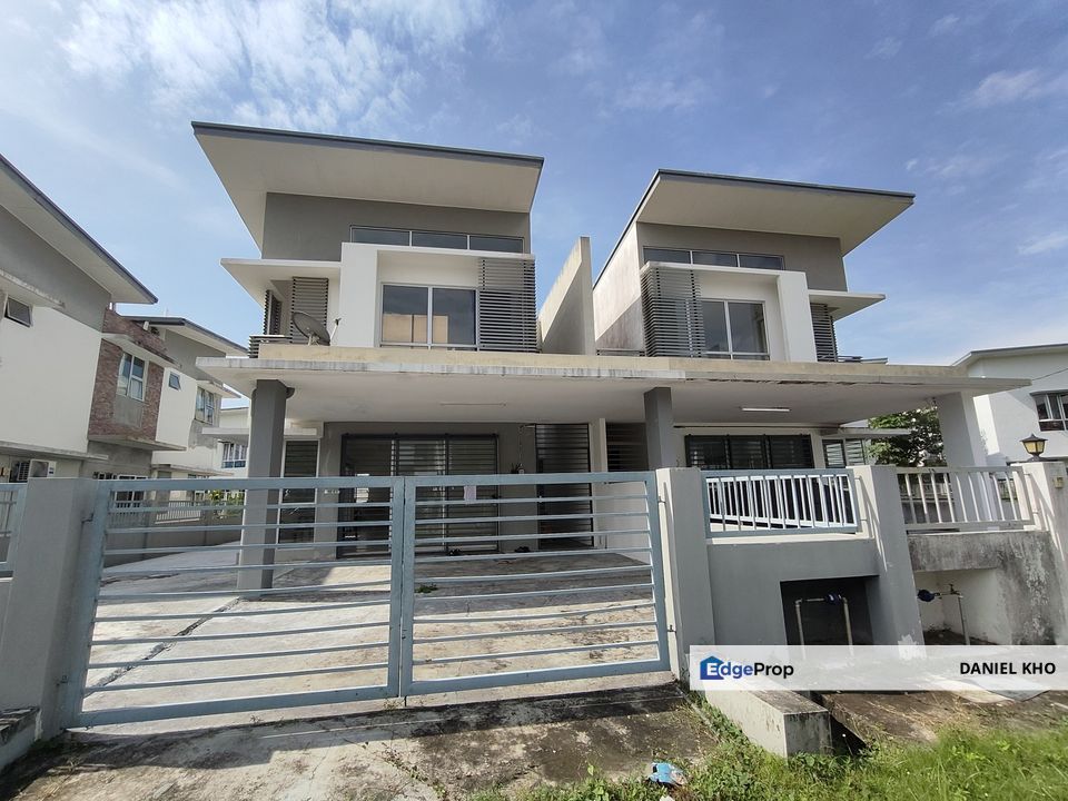 [Price Reduced] Renovated Semi-D with Large Land 4,058 sq.ft @ Taman Temenggung, Kuala Selangor – RM 700,000 Only, Selangor, Kuala Selangor