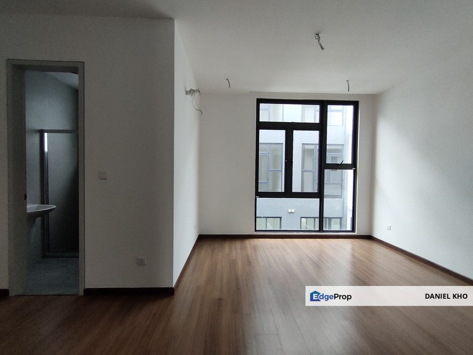 3 storey terraced house Taman Puchong Legenda 300 meter from IOI Mall Puchong only , Selangor, Puchong