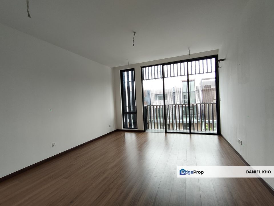 3 storey terraced house Taman Puchong Legenda 300 meter from IOI Mall Puchong only , Selangor, Puchong