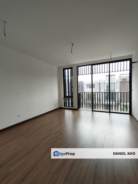 3 storey terraced house Taman Puchong Legenda 300 meter from IOI Mall Puchong only , Selangor, Puchong