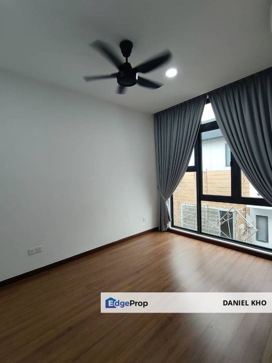 Brand new 3 storey near by IOI Mall Puchong free flood area , Selangor, Puchong