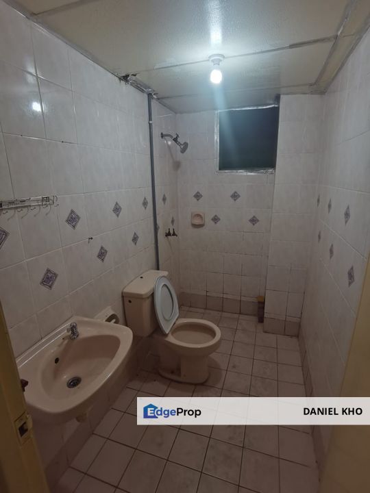 Ground floor town house in Bukit Rimau near by Aeon big Bukit Rimau , Selangor, Shah Alam