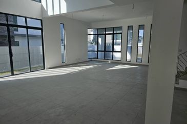 3 Storey Semi- Detached house ON SALE!