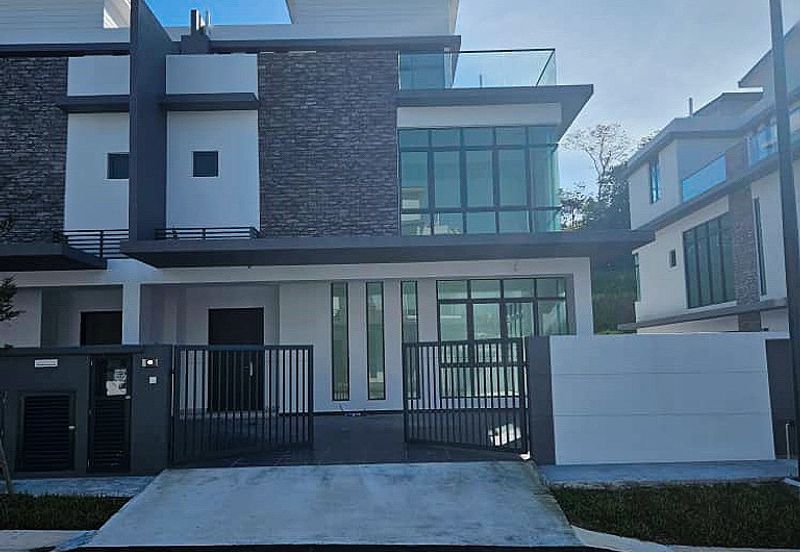 3 Storey Semi- Detached house ON SALE!