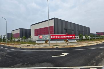 Bandar Bukit Raja i8