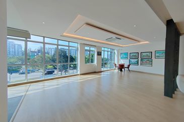 Office Lot @ Bandar Mahkota, Cheras (Partially Furnished)