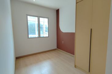 Office Lot @ Bandar Mahkota, Cheras (Partially Furnished)