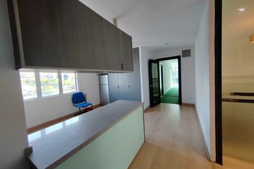 Office Lot @ Bandar Mahkota, Cheras (Partially Furnished)