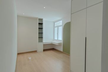 Office Lot @ Bandar Mahkota, Cheras (Partially Furnished)