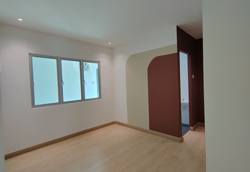 Office Lot @ Bandar Mahkota, Cheras (Partially Furnished)