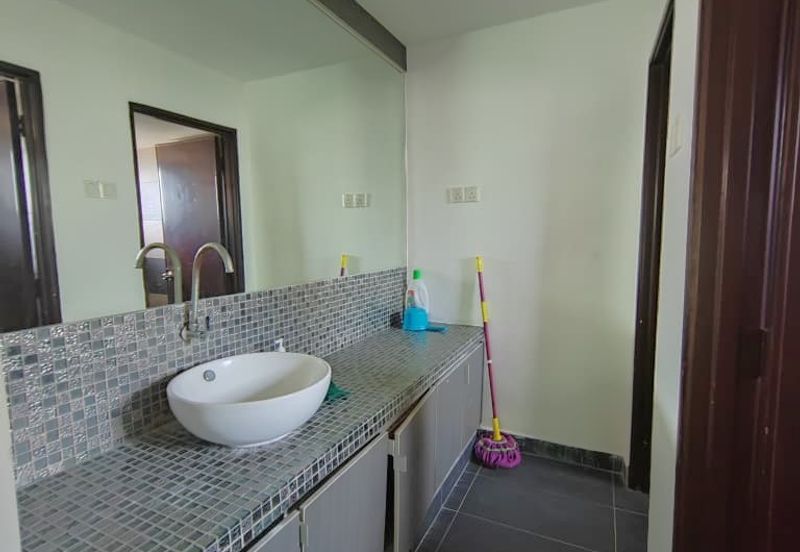 Office Lot @ Bandar Mahkota, Cheras (Partially Furnished)