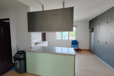 Office Lot @ Bandar Mahkota, Cheras (Partially Furnished)