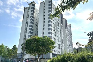 LODGE RESIDENCE (LAMAN UNIVERSITI)