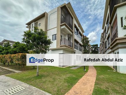 End Lot N'Dira Townhouse Bandar Sierra Puchong, Selangor, Puchong South