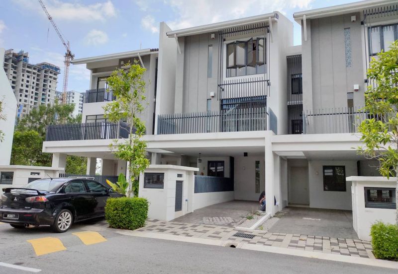 Crescent Park Townvilla