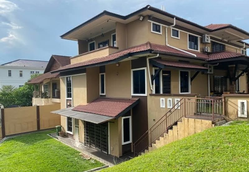 Putra Hill Residency