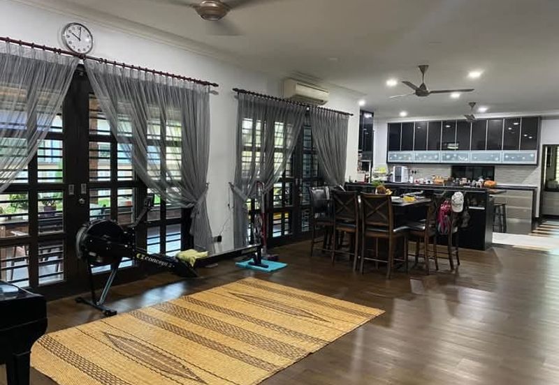 Putra Hill Residency