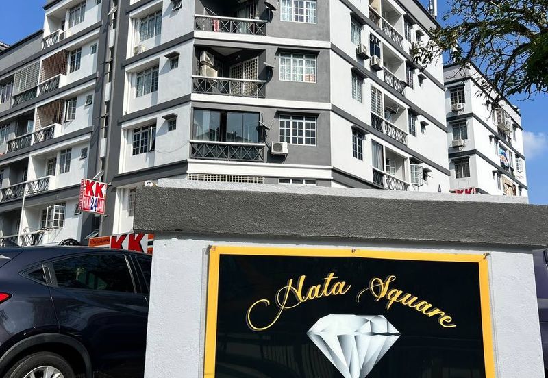 Hata Square