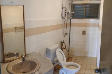 Ayers Tower @ Taman Kosas