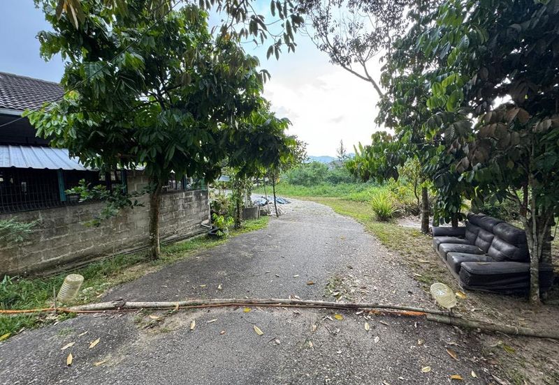 Jalan Kampung Sungai Gahal 