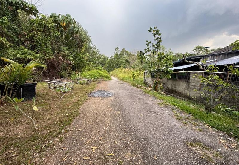 Jalan Kampung Sungai Gahal 
