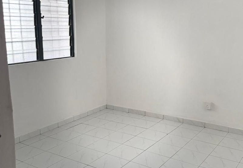 Kondo Rakyat (Desa Pantai Flat)