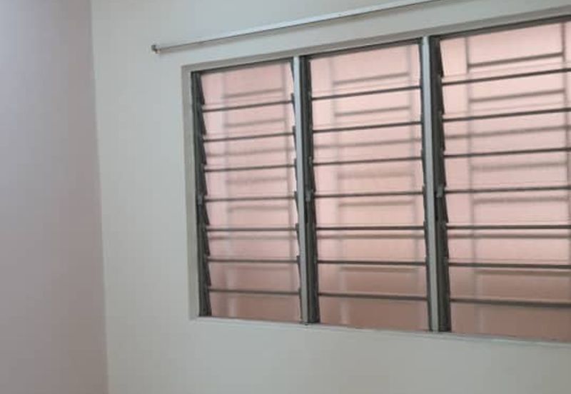 Residensi Bistaria, Ukay Bistari