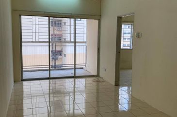 Residensi Bistaria, Ukay Bistari