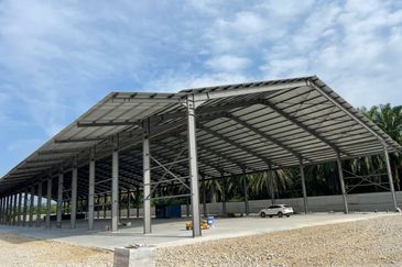 Big  spacious  3 acres warehouse  1000Amp at mukim ijok to let , kuala selangor, eco puncak alam, alam jaya, meru , klang 