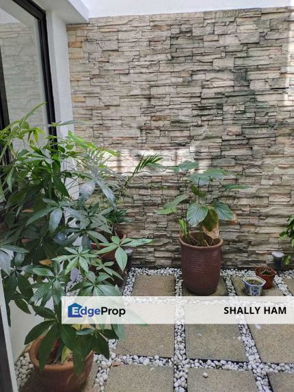 SemiD 2.5 storey corner house  with pool at lake edge  metro puchong  near lrt , lotus , ioi mall, Selangor, Puchong