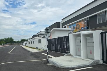 Jalan Persiaran Puncak Alam 6