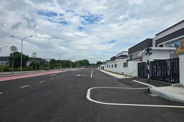 Jalan Persiaran Puncak Alam 6