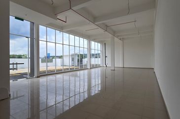 Jalan Persiaran Puncak Alam 6