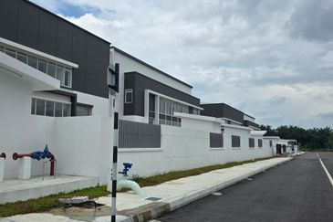 Jalan Persiaran Puncak Alam 6