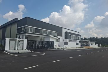 Jalan Persiaran Puncak Alam 6