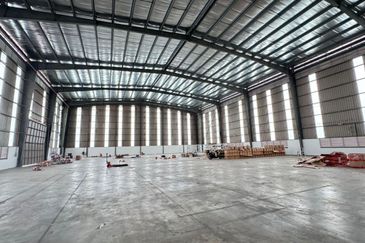 Big  freehold warehouse/factory for sale at bukit bandar puchong  ,puchong