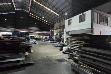 Big  freehold warehouse/factory for sale at bukit bandar puchong  ,puchong