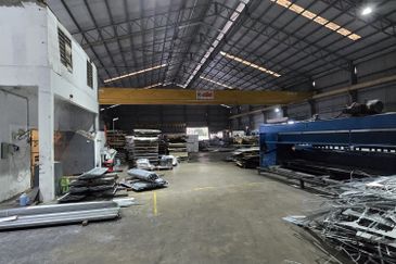 Big  freehold warehouse/factory for sale at bukit bandar puchong  ,puchong