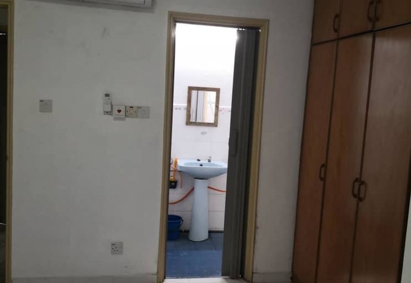 De Tropicana Condominium