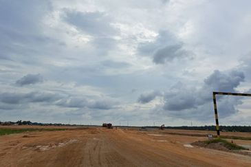 Agricultural and industrial land for sale at dengkil  mukim tanjung duabelas near KLIA airport