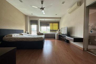 3 storey house to  let at happy garden, oug ,okr 