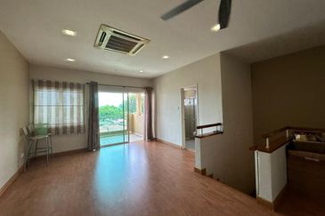 3 storey house to  let at happy garden, oug ,okr 