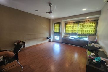 3 storey house to  let at happy garden, oug ,okr 