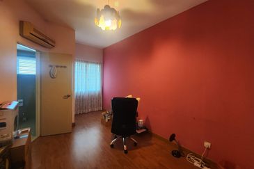 3 storey house to  let at happy garden, oug ,okr 