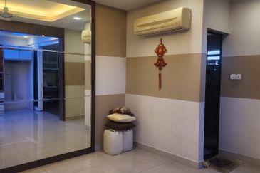 3 storey house to  let at happy garden, oug ,okr 