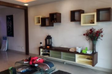 3 storey house to  let at happy garden, oug ,okr 